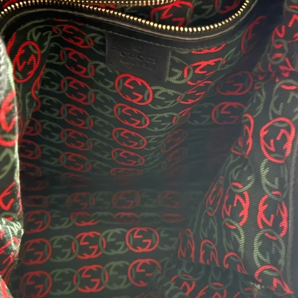 Gucci Black Leather Shoulder Bag with Gold GG Logo - Picture 6 of 8